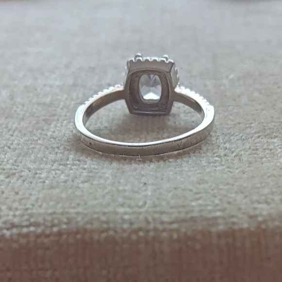 Silver Tone Cubic Zirconia Sparkly Cocktail Ring - Picture 3 of 8